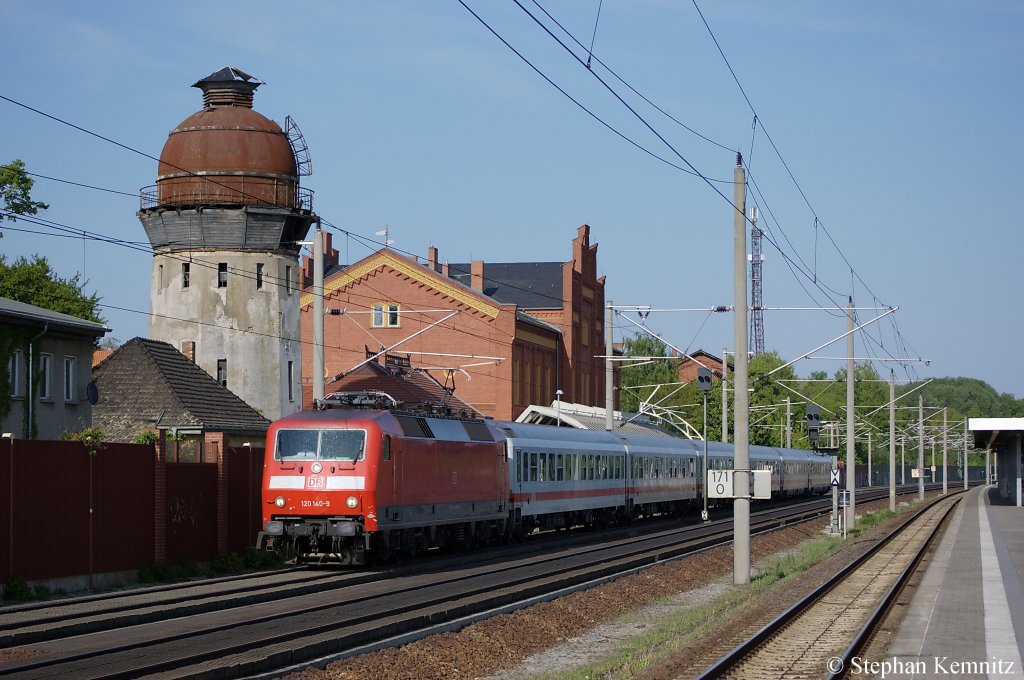 120 140-9 mit dem IC 1225 von Berlin Hbf(tief) nach K�ln Hbf in Rathenow. 06.05.2011