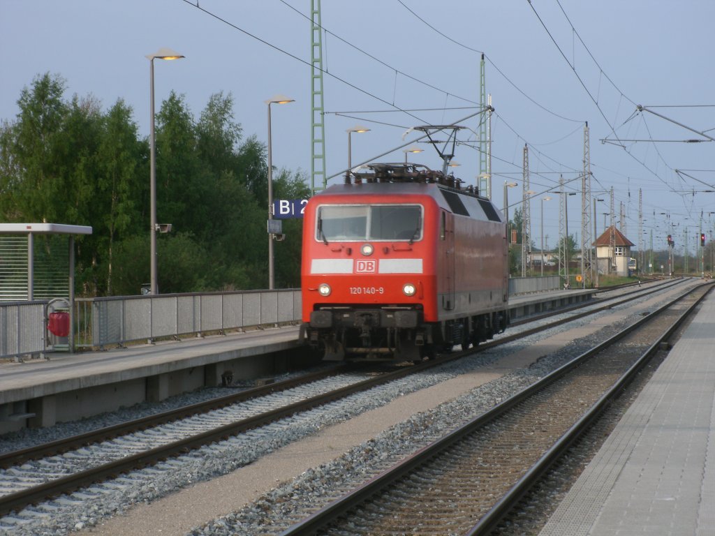 120 140 kam,am 14.Mai 2011,Lz von Stralsund nach Binz,durch Bergen/R�gen.