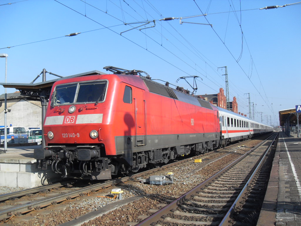 120 140 mit IC 144 am 01.03.2011 in Stendal.