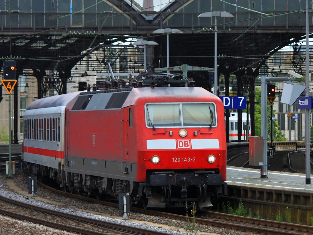 120 143-3 am 13.07.2012 mit dem IC von Aachen nach Berlin im Aachener Hbf. 