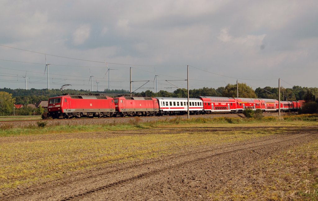 120 144 zieht am 21.09.10 den PbZ 1967 Berlin - Leipzig durch Burgkemnitz. Am Zugschluss hing noch eine BR 112.