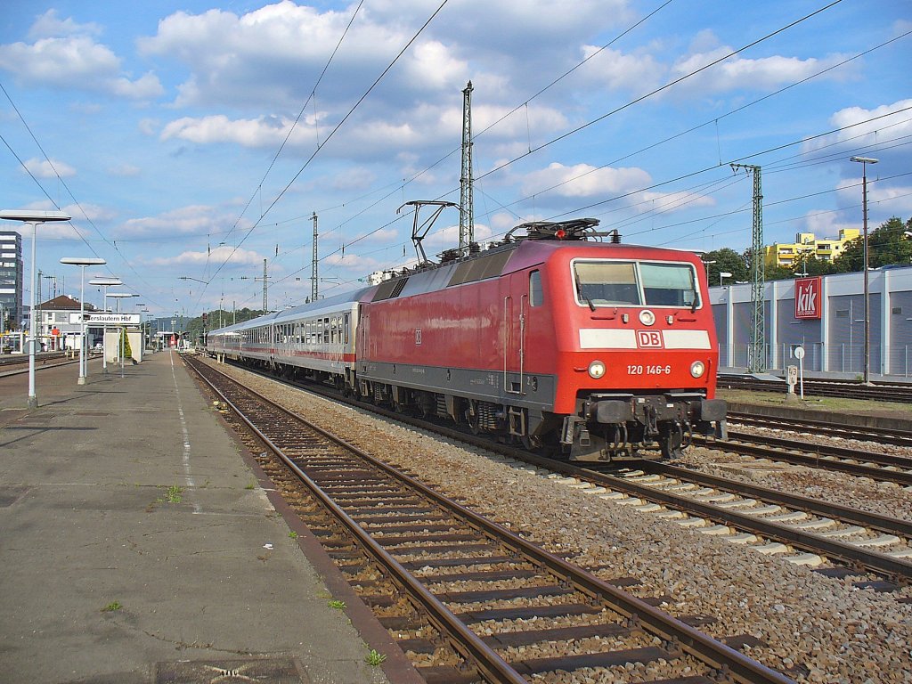 120 146-6 zieht den IC 2054 Frankfurt (Main) - Saarbrcken am 16.08.2011 aus Kaiserslautern HBf