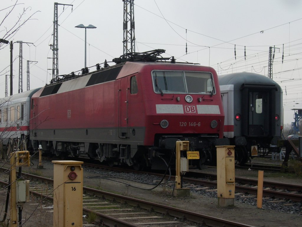 120 146 am 05.Dezember 2009 in der Abstellgruppe in Stralsund.