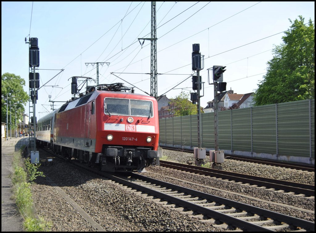120 147-4, mit IC in Lehrte.