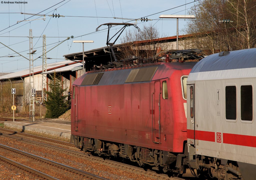 120 148-2 und 101 102-2  Wir Menschen sind alle gleich  mit dem IC 2371  Schwarzwald  (Hamburg Hbf-Konstanz) Ausfahrt St.Georgen 9.4.11