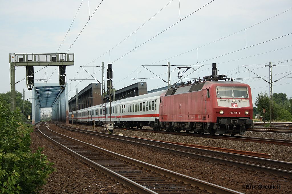 120 148 am 11.08.2010 in Hamburg Suderelbe.
