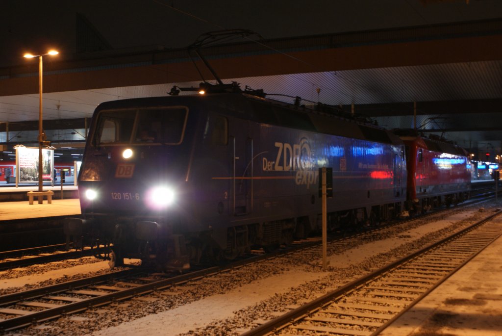 120 151-6 + 120 xxx-x als 79354 (KDA-EEM) in Dsseldorf Hbf am 12.02.2010 um 19:07 Uhr