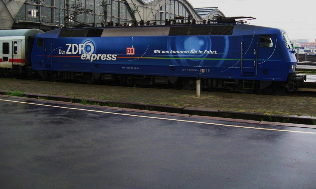 120 151-6 ZDF-Express fuhr mit IC 1846 nach Kln. Sie am 23.10.09 13:31 Uhr auf Gleis 15 ab.