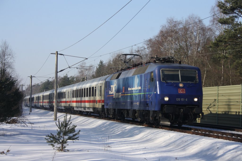 120 151 mit IC 141 im Schnee in Winkel am 17.02.2010