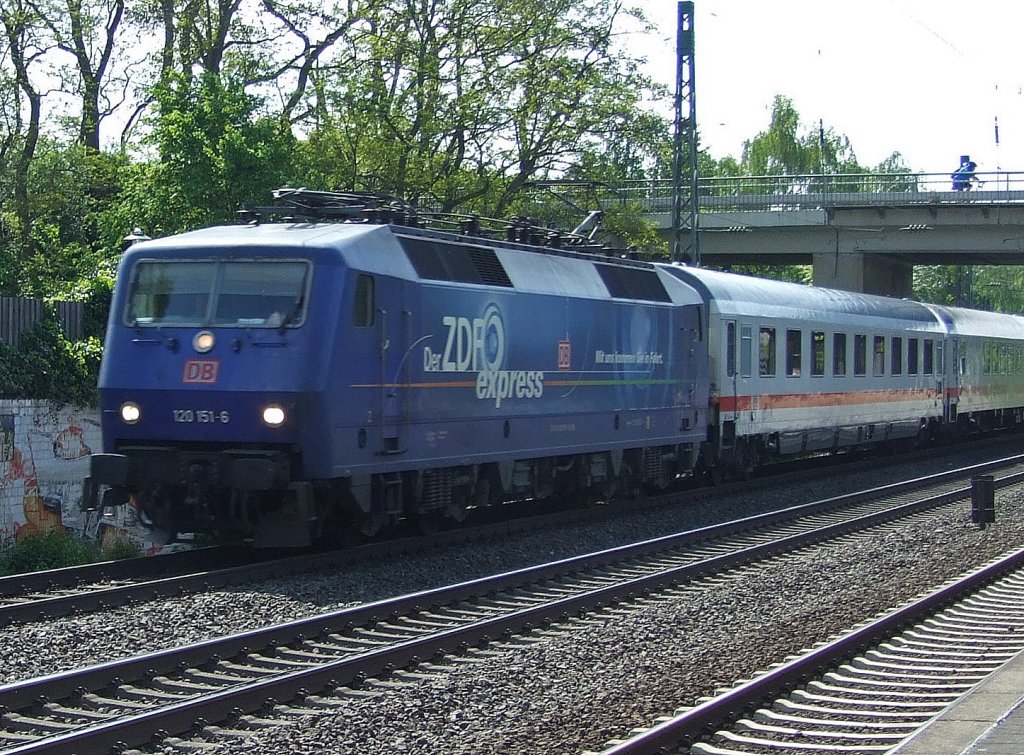 120 151  ZDF Express  am 16.5.10 in D�sseldorf-Angermund