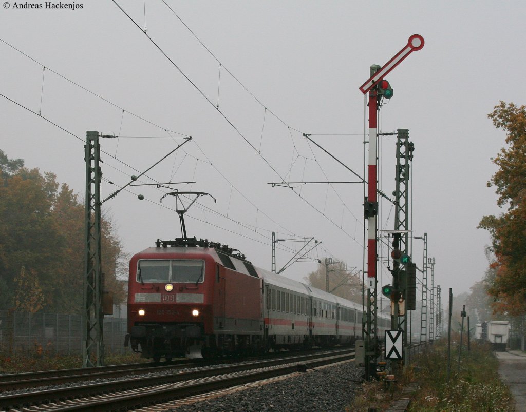 120 152-4 mit dem IC 2100 (N�rnberg Hbf-Basel SBB) am Esig Forchheim 29.10.09