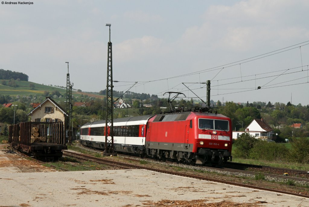 120 152-4 mit dem IC 187 (Stuttgart Hbf-Z�rich HB) in Welschingen 21.4.11