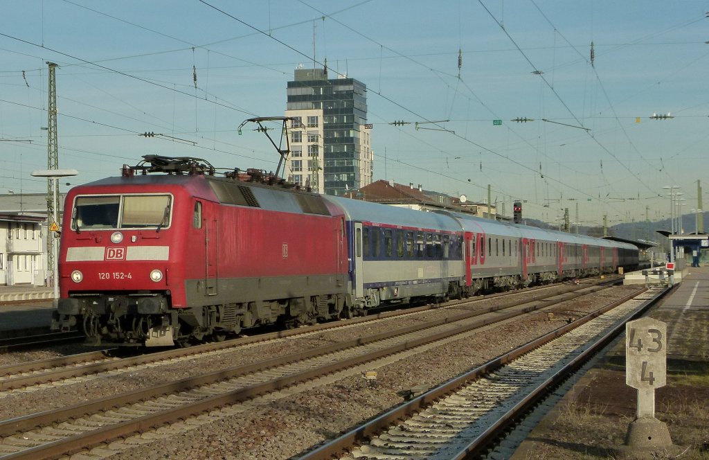 120 152-4 zieht den EN 452 Moskva - Paris Est am 17.01.2012 durch Kaiserslautern