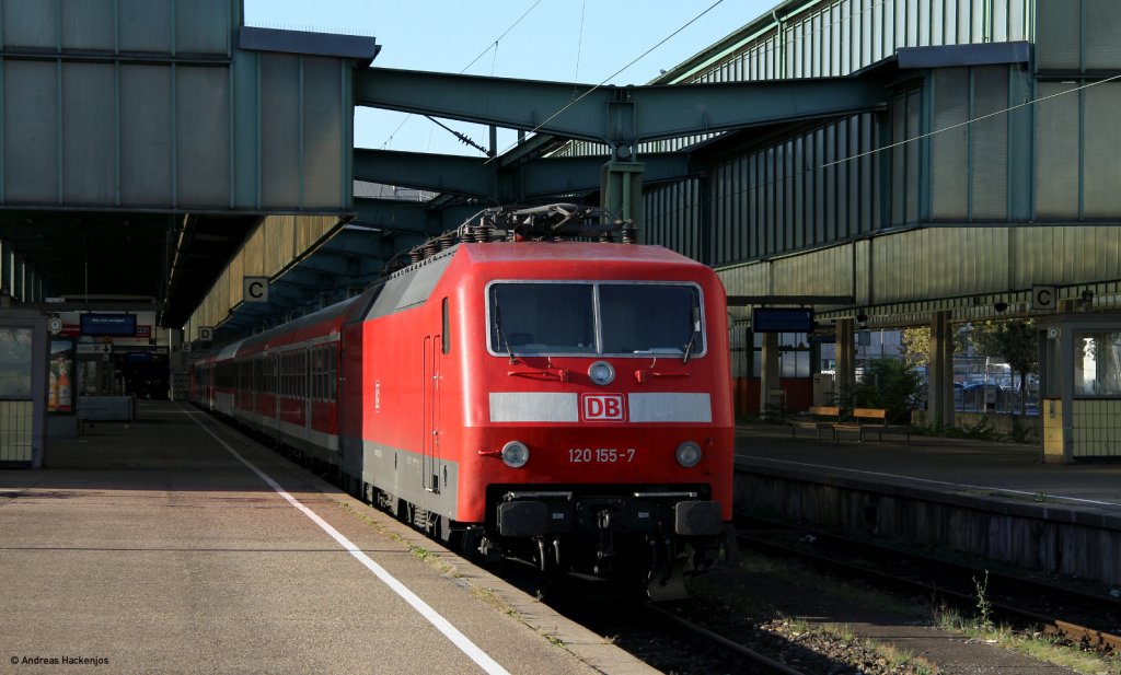 120 155-7 hing am Ende eines Pbz in Stuttgart Hbf 15.10.11