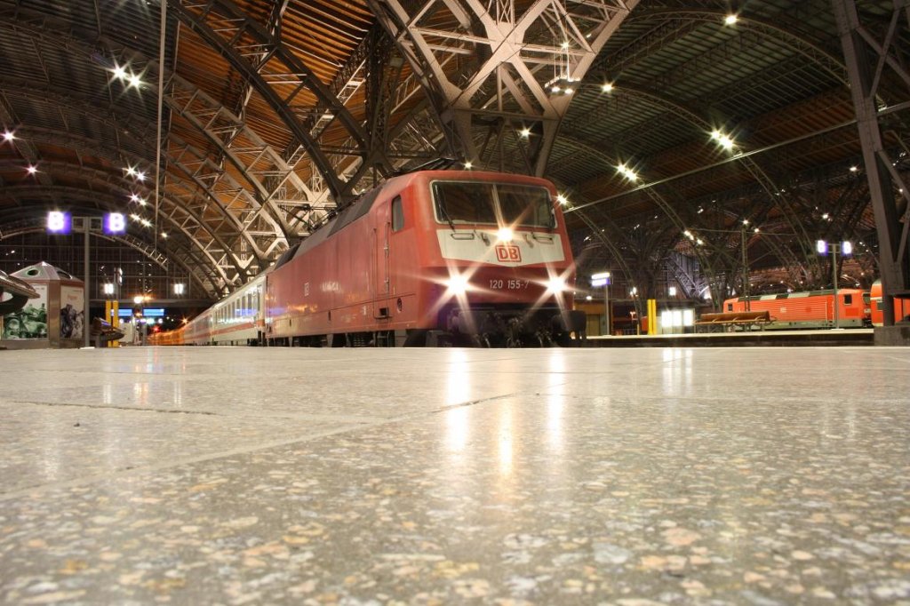 120 155-7 mit Latz im Hbf Leipzig 07.03.2011