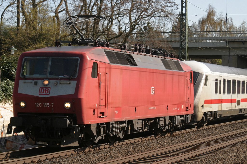 120 155 am 6.4.10 mit einem IC in D�sseldorf-Angermund
