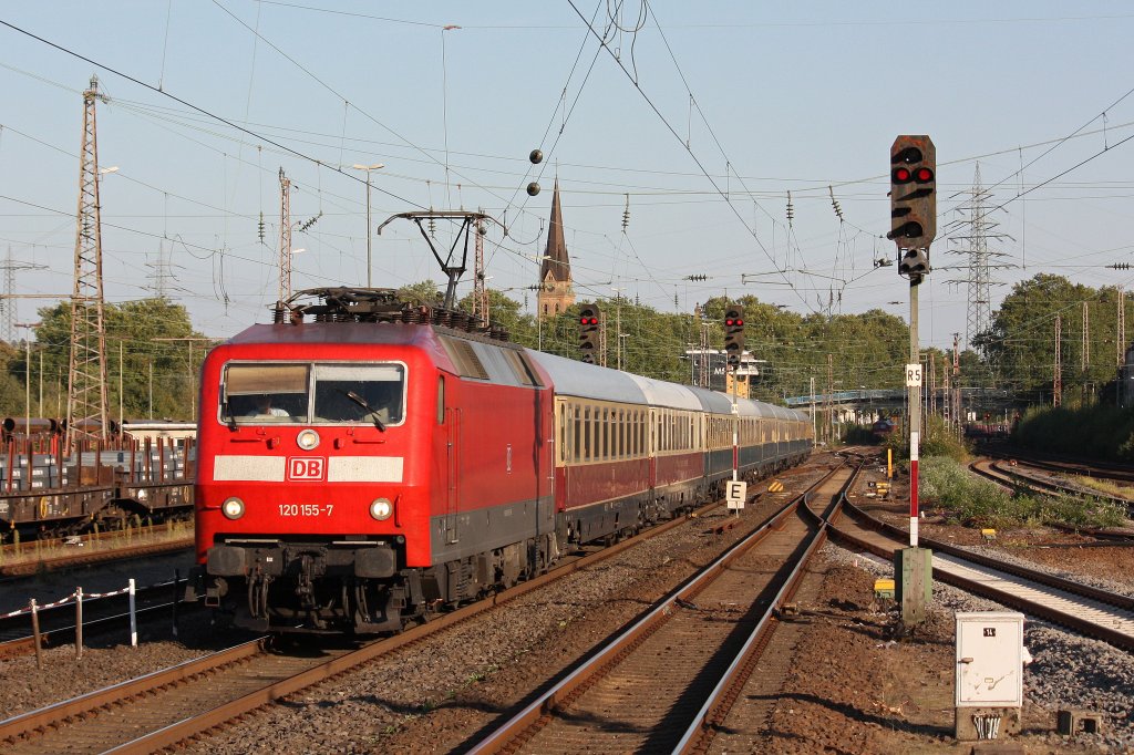 120 155 am 9.9.12 mit dem IC 2417 bei der Durchfahrt durch Mlheim-Styrum.
