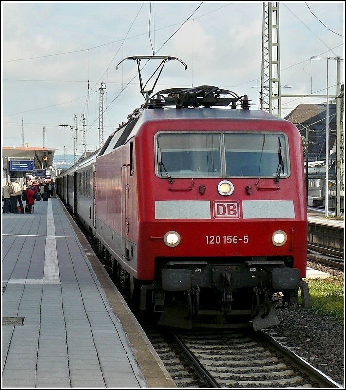 120 156-5 fotografiert am 10.09.2010 im Hauptbahnhof von Koblenz. (Hans)