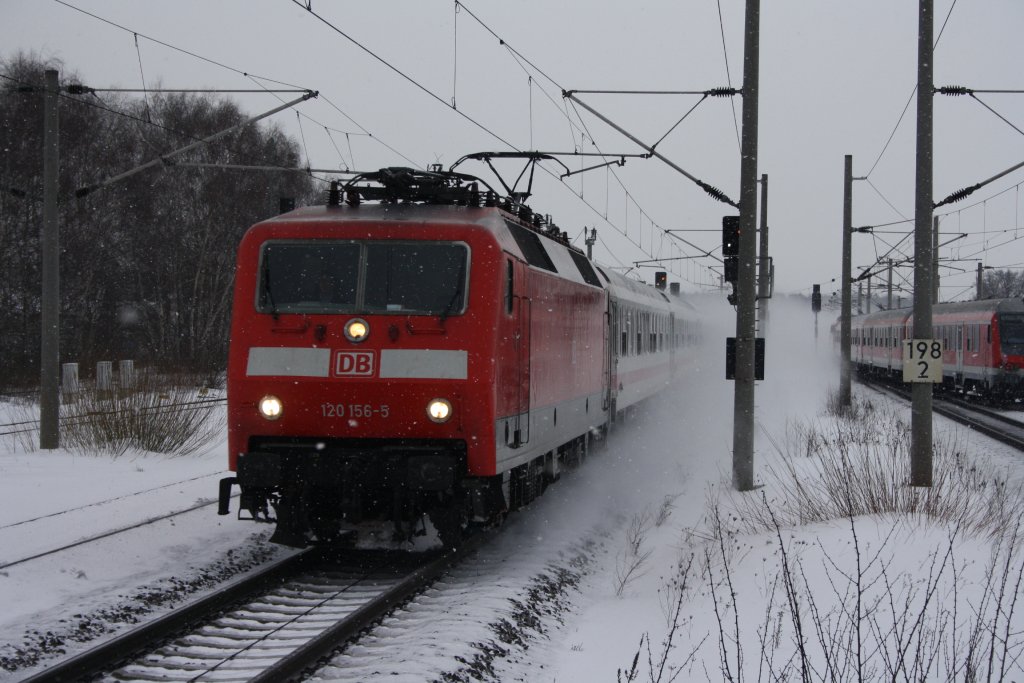 120 156 kachelt am 12.02.2010 mit einem IC durch Gifhorn