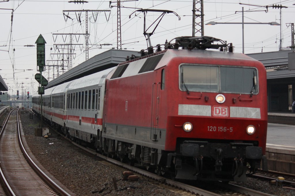 120 156 verlsst am 6.5.12 den Hbf von Essen.