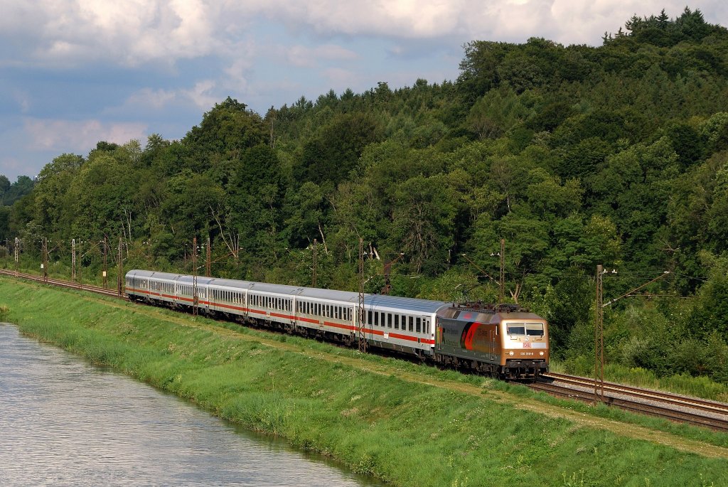 120 159 (175 Jahre Deutsche Eisenbahn) mit IC 2094 vor Gnzburg (03.08.2010)