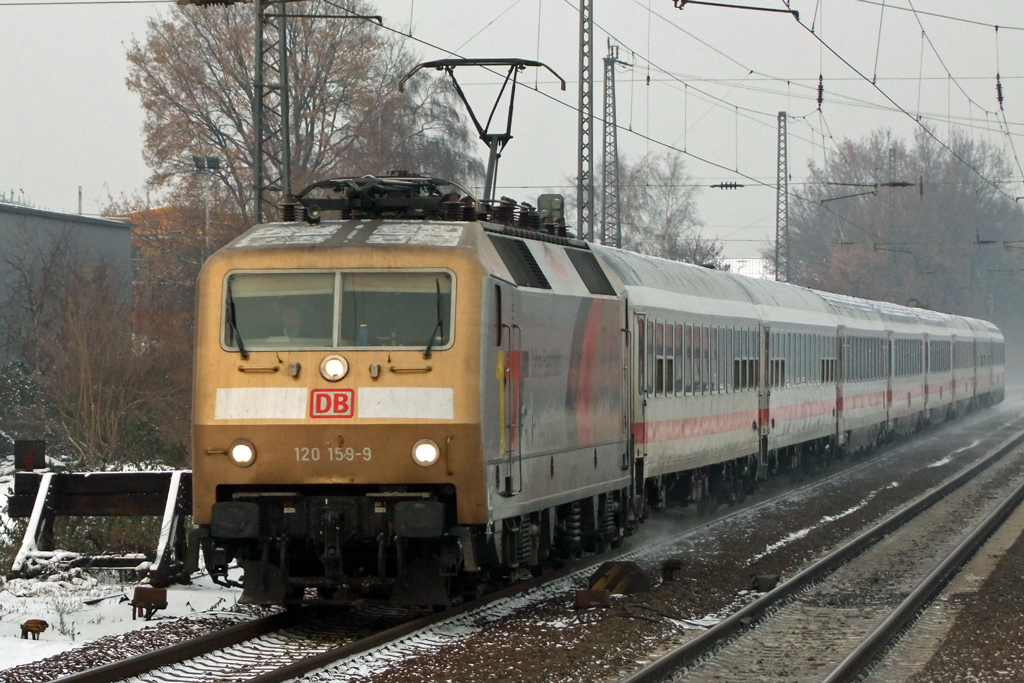 120 159-9 bei der Durchfahrt in Recklinghausen-Sd 3.12.2010