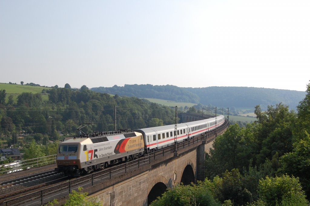 120 159-9 mit dem IC 2356 Osteseebad Binz - Dsseldorf Hbf auf dem Bekeviadukt in Altenbeken, 23.06.2010