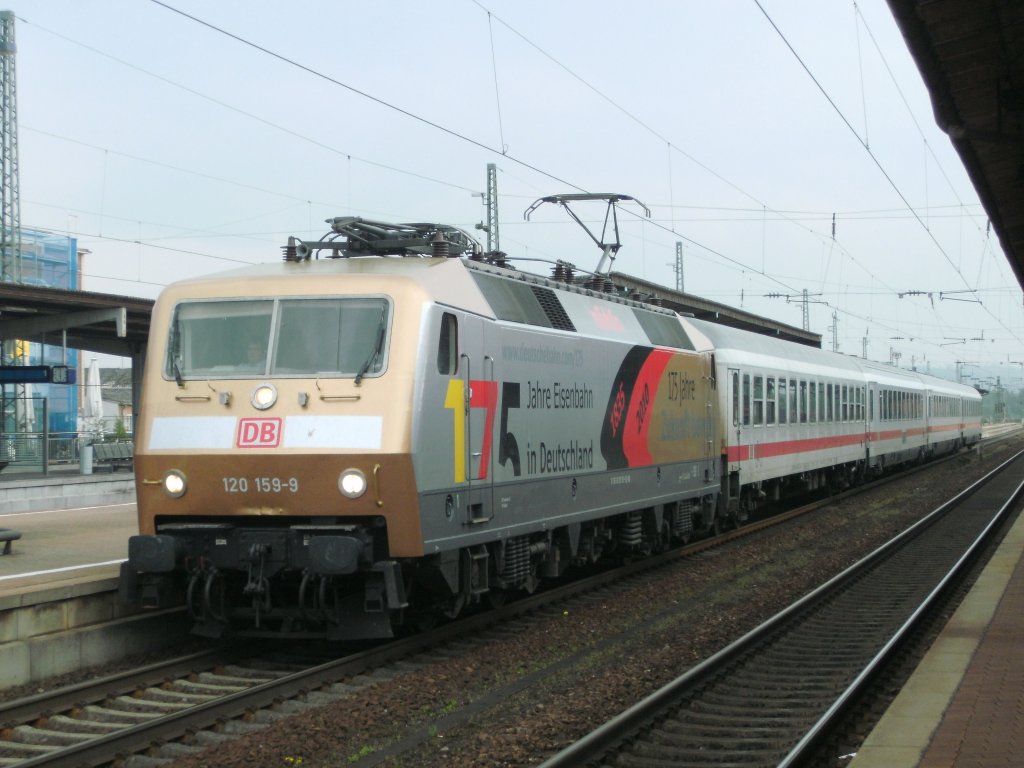 120-159 am 28.5.10 mit IC 2057 in Homburg (Saar) Hbf.
