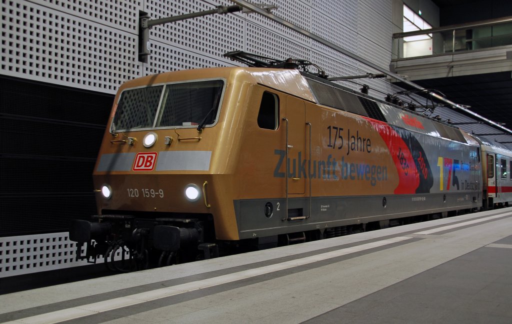 120 159 brachte am 12.06.10 den EC 174 nach Berlin. Fotografiert im Hbf.