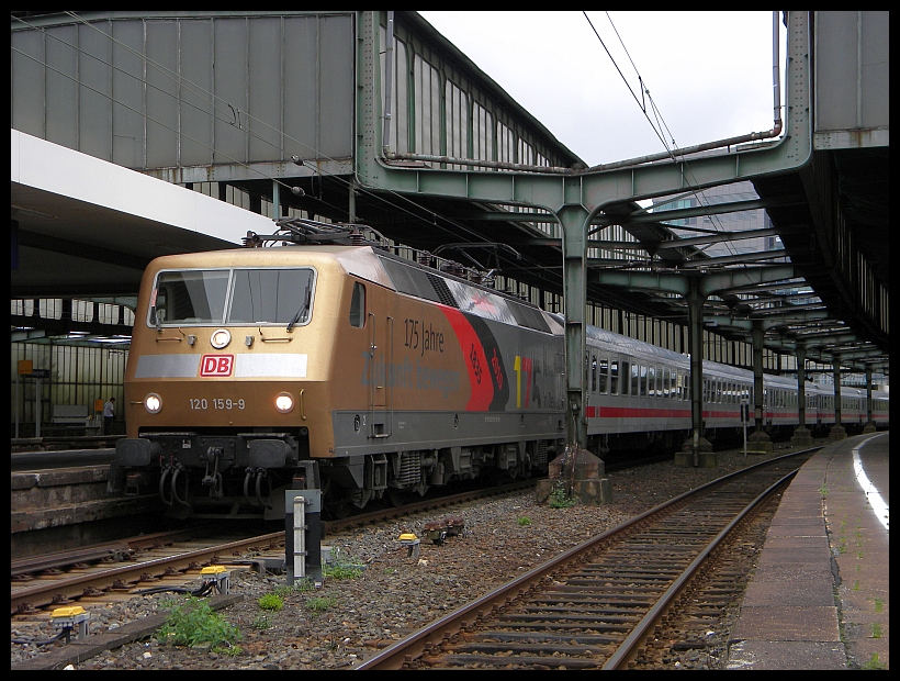 120 159 mit dem IC 1803 in Duisburg Hbf 