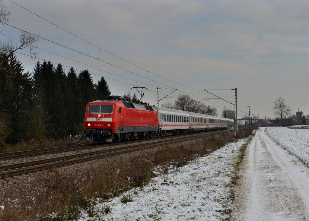 120 159 mit IC 1986 „Rottaler Land“ von Passau Hbf nach Hamburg Altona am 08.12.2012 unterwegs bei Langenisarhofen.