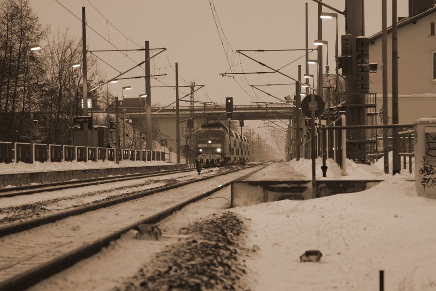 120 203 bei der Einfahrt mit RE1 in den Bf. Pritzier. 12.01.2010