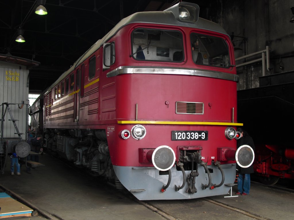 120 338-9 konnte im Lokschuppen am 28.03.10 um 2. Dampfloktreffen in Dresden besichtigt werden.