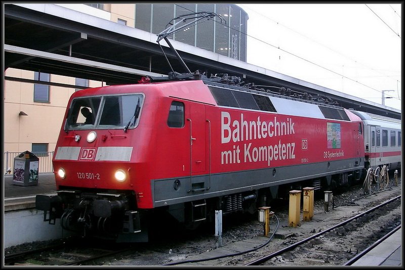 120 501-2 als Schublok am IC2356 nach Dsseldorf. Stralsund am 18.01.09 