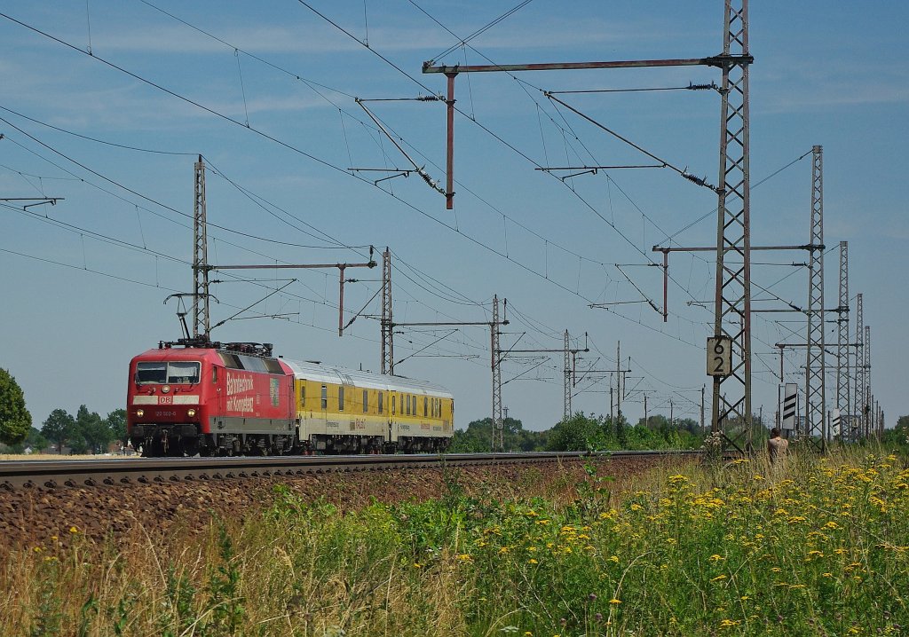120 502-0 mit zwei Messwagen auf der SFS in Fahrtrichtung Wunstorf. Aufgenommen am 20.07.2010 in Dedensen-Gmmer.