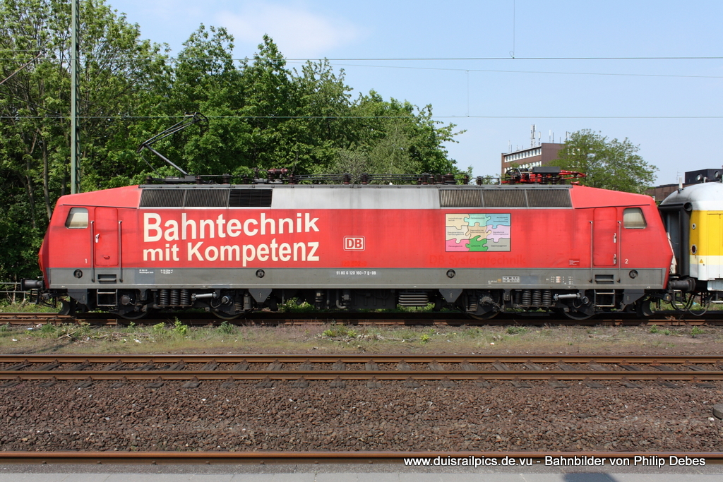 120 502 (DB - Bahntechnik mit Kompetenz) steht am 26. April 2011 gegen 14 Uhr mit einem Messzug im Gelsenkirchener Hauptbahnhof