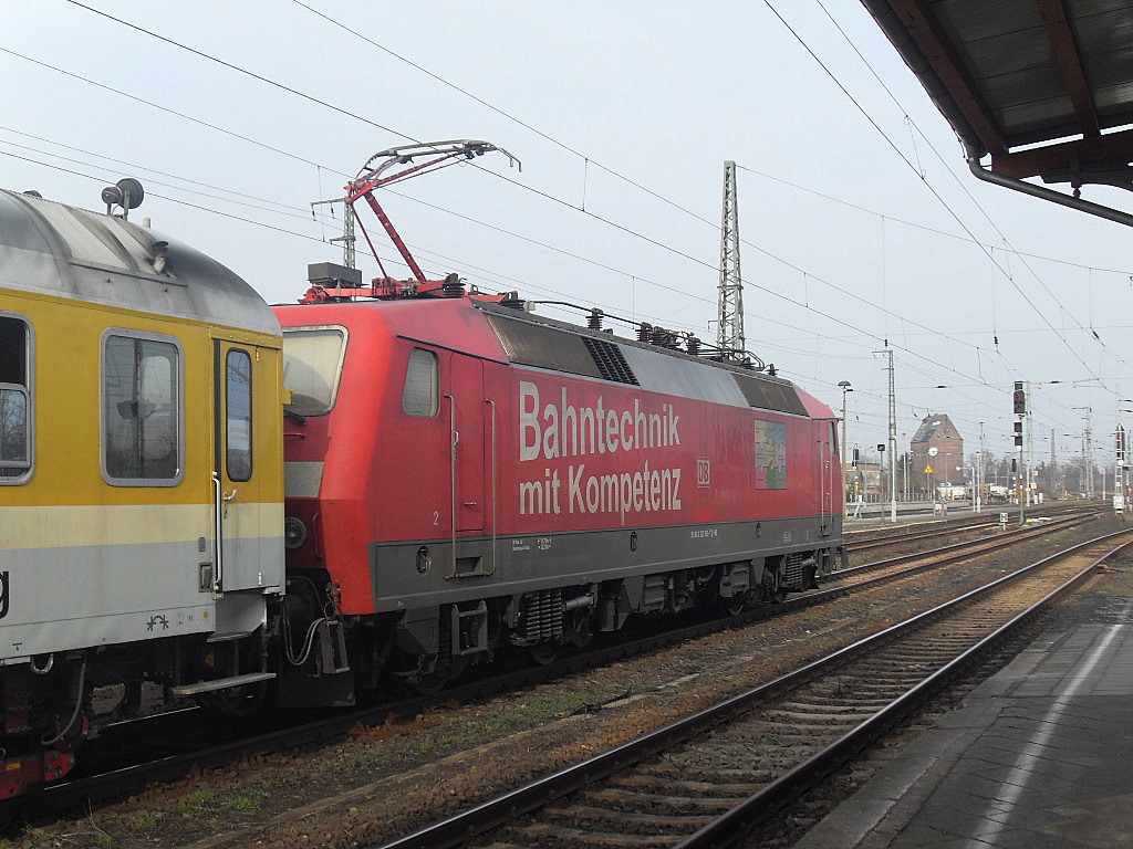120 502 mit einem Gleismesszug am 30.03.2011 in Stendal.
