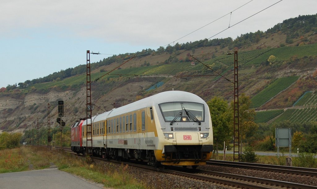 120 502 schiebt ihren Messzug in Thngersheim Richtung Wrzburg. 01.10.2012