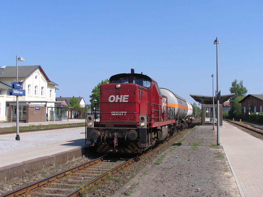 120077 der Ost Hannoversche Eisenbahn (OHE) mit einem bergabegterzug Soltau Sd-Visselhvede auf Bahnhof Soltau am 5-5-2011.