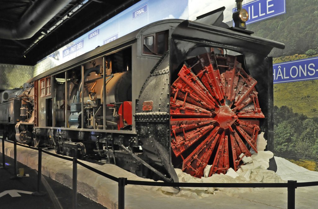 12.07.11 , Mulhouse , Esenbahnmuseum ; Dampfschneeschleuder im Schnee