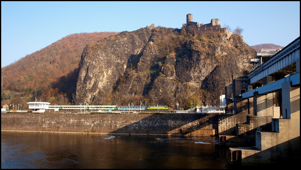 12.11.2911. R 889 von Usti nad Labem zapad nach Kolin ber Litomerice und Melnik. BR 163.
