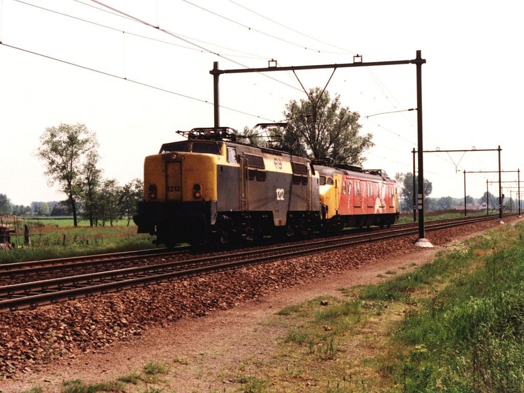 1212 und eine Motorpost bei Boxtel am 20-5-1992. Bild und scan: Date Jan de Vries.