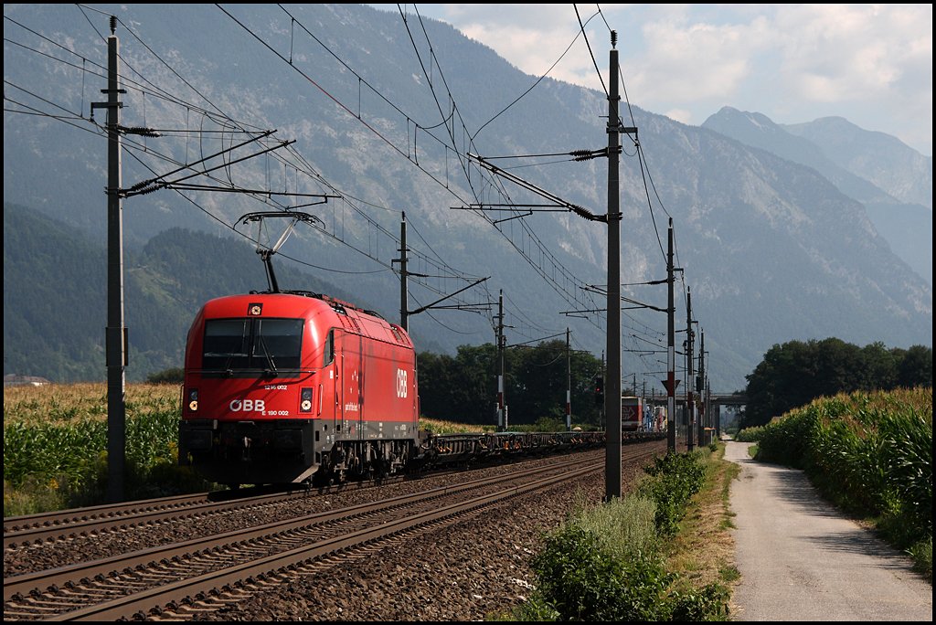 1216 002 (E190 002) zieht eine mig ausgelastete RoLa von Wrgl zum Terminal Brennersee. (07.08.2009)