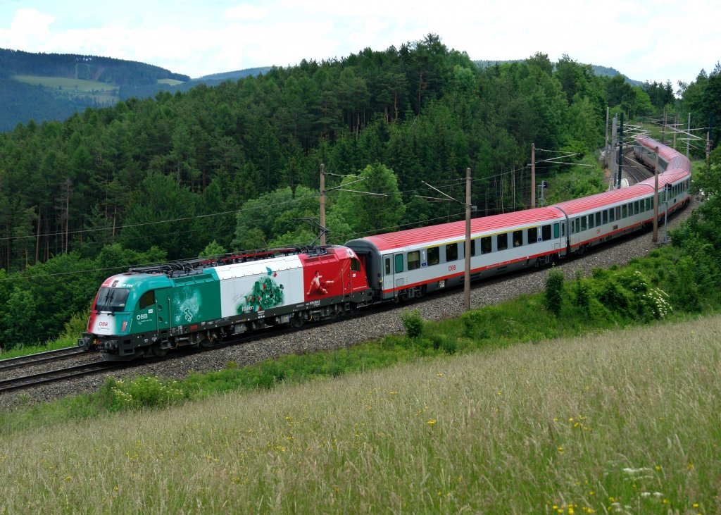1216 004  EM-Italien  mit einem OIC von Villach nach Wien am 02.06.2009 unterwegs bei Eichberg.