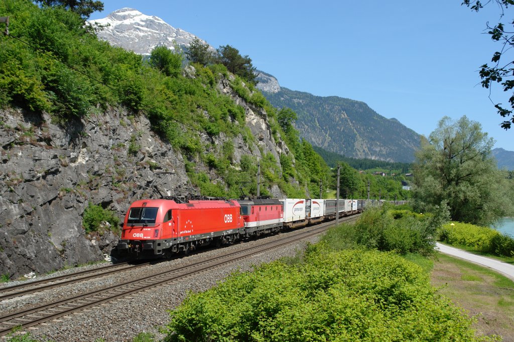 1216 006 + 1144 274 mit dem Paneuropa/Terrantrans-KLV am 19.05.2012 unterwegs bei Jenbach.