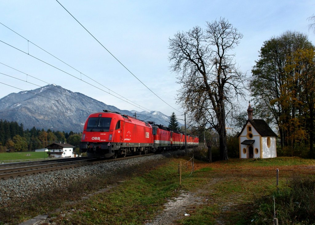 1216 007 am Ende eines Lz nach Wrgl am 30.10.2012 bei Brixlegg.