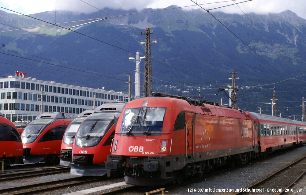 1216-007 steht mit dem Lienzer Zug bereit. Ende Juli 2010 kHds