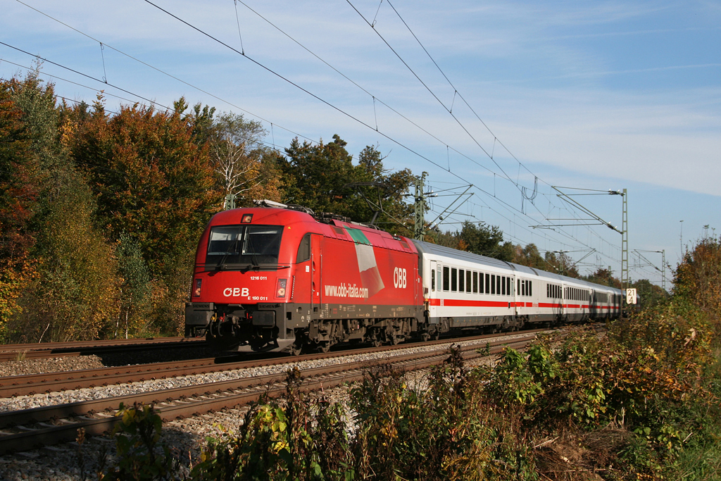 1216 011 mit EC 80 am 09.10.2010 in Haar.