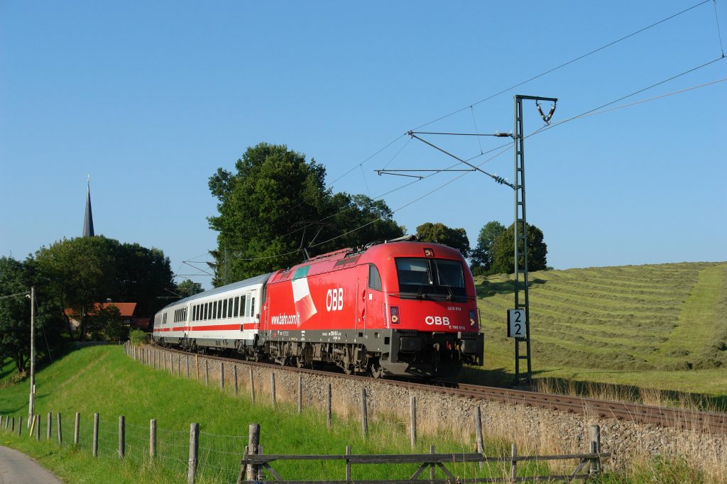 1216 013 mit EC 84 von Bologna Centrale nach Mnchen Hbf am 02.08.2011 unterwegs bei Fching. An den ersten Tagen vom August wurden die EC ber die Mangfallbahn umgeleitet!