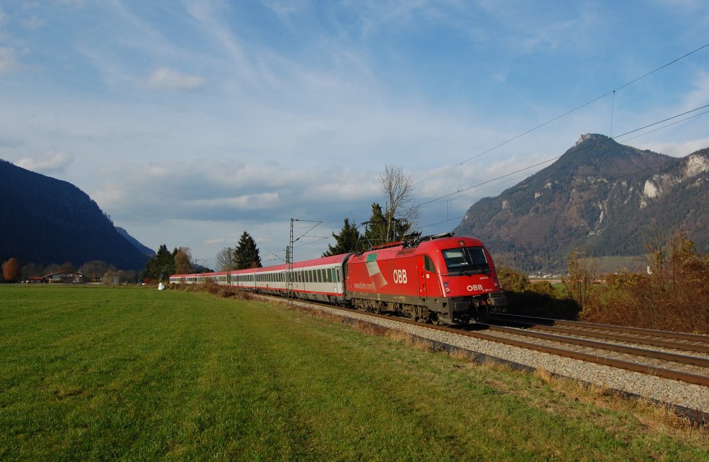 1216 014 mit einem Eurocity am 06.11.2010 bei Oberaudorf